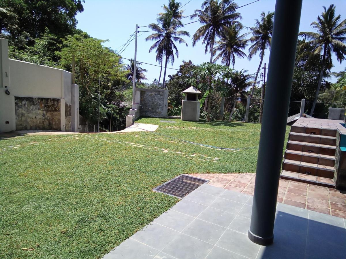 The Moose Weligama Bed & Breakfast Exterior photo
